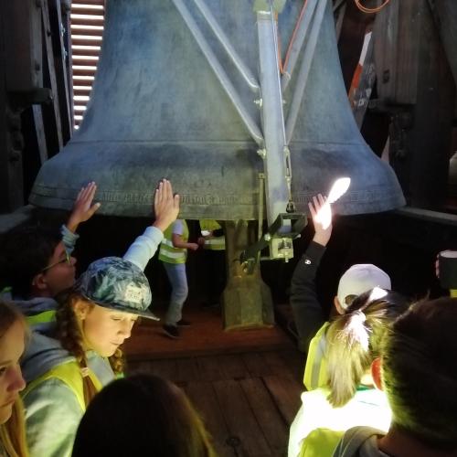Wir spüren die Schwingungen der großen Glocke