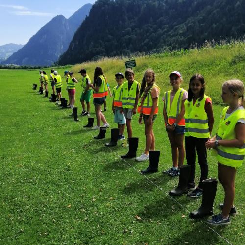 Gummistiefelweitwurf - ein Wettbewerb der Sonderklasse