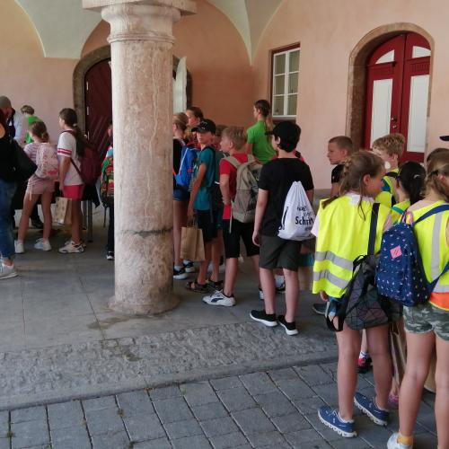 Es gibt frische Kiachl zu Mittag