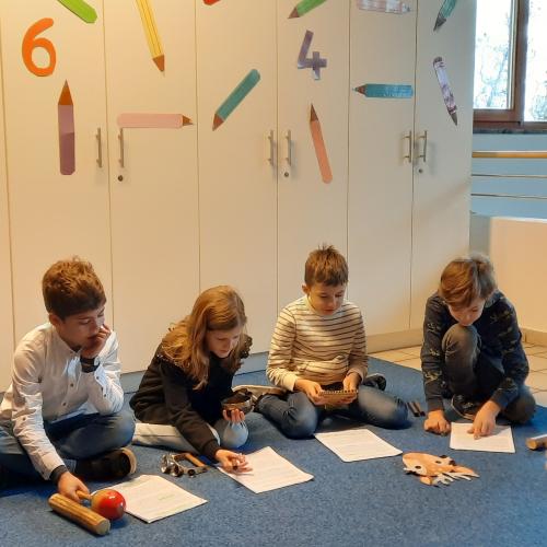 Kinder mit Instrumenten