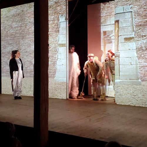 Ein Abstecher in die Pyramiden soll Abkühlung bringen