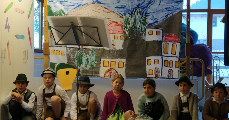 Kinder bei Hirternspiel